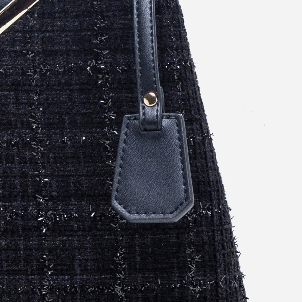 Black Tweed-text