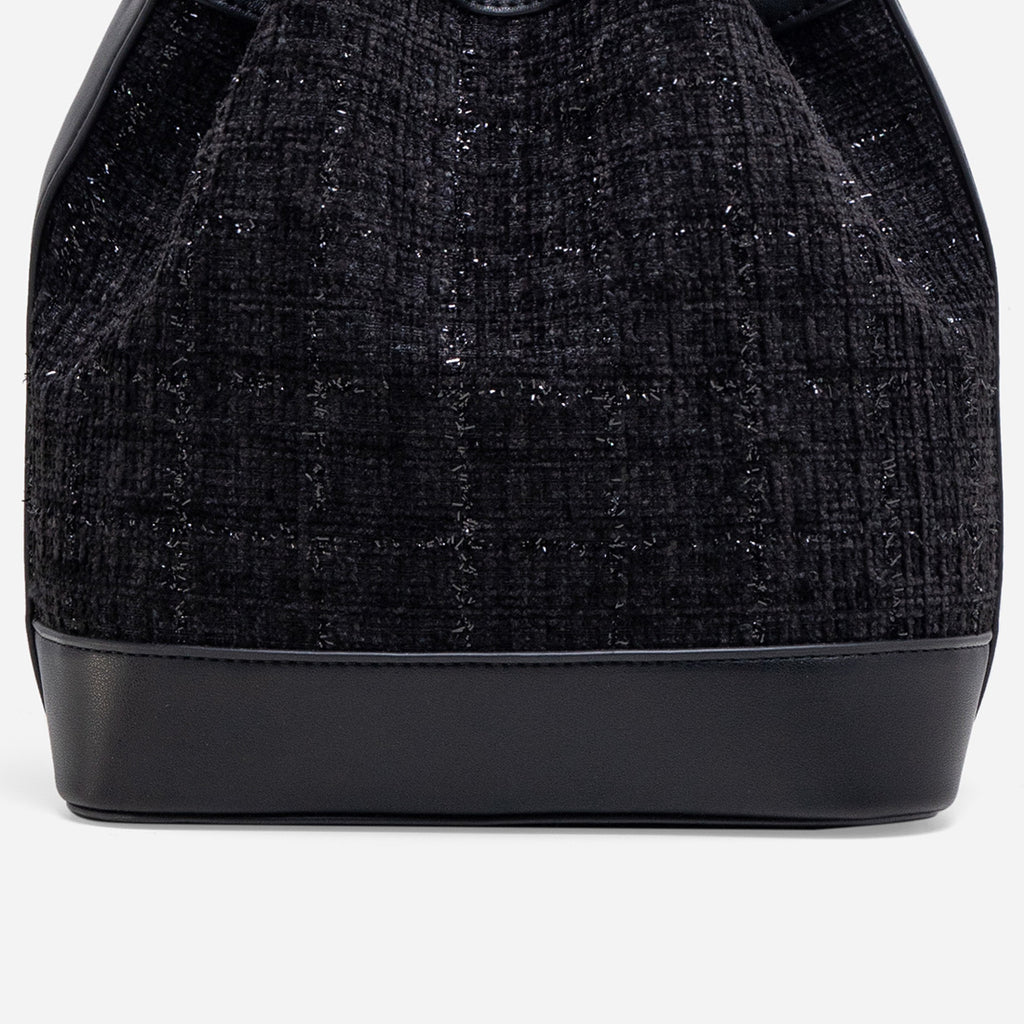 Black Tweed-text