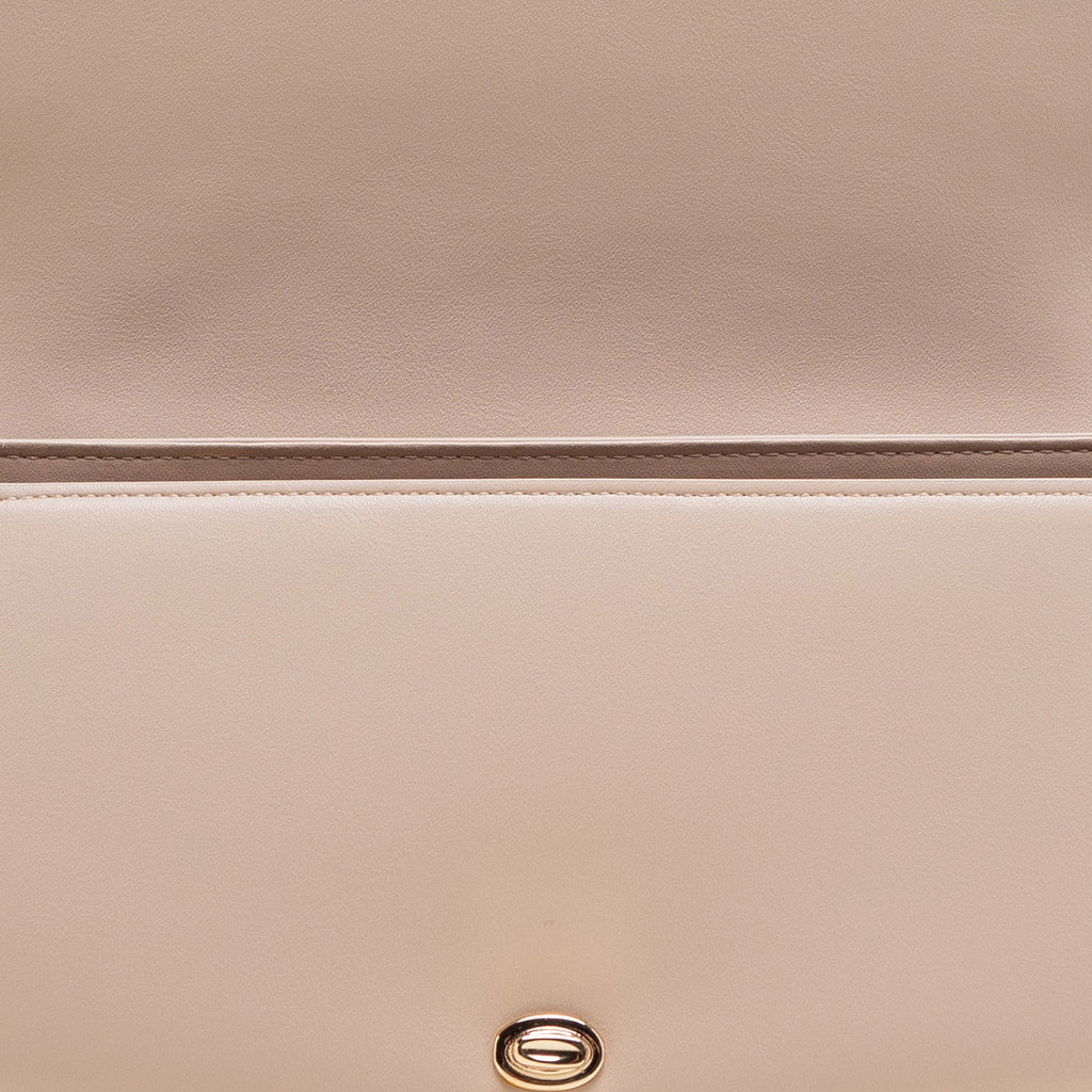 Latte Beige-text